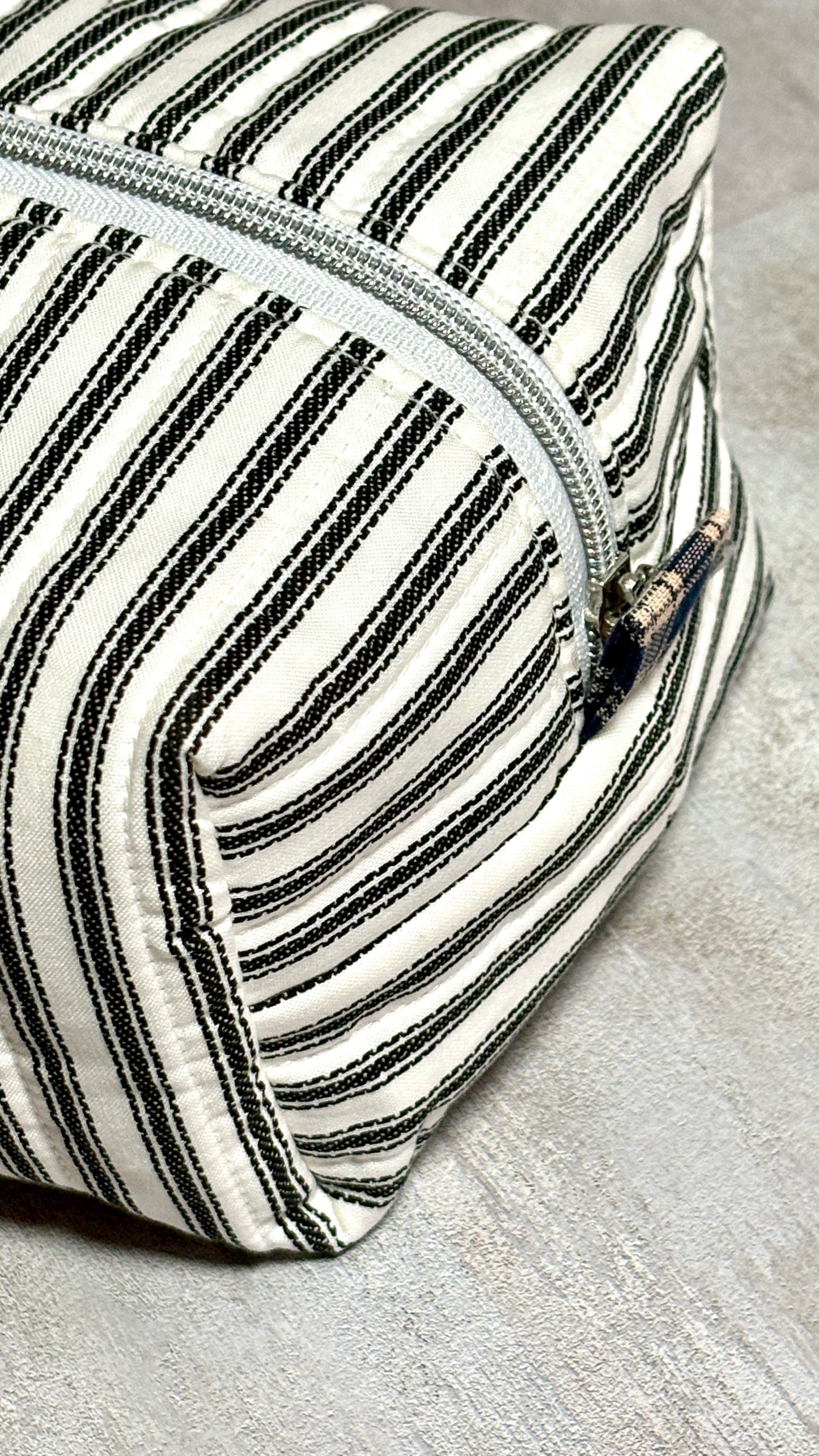 Make-Up/Boxy Bag - Navy White Stipe