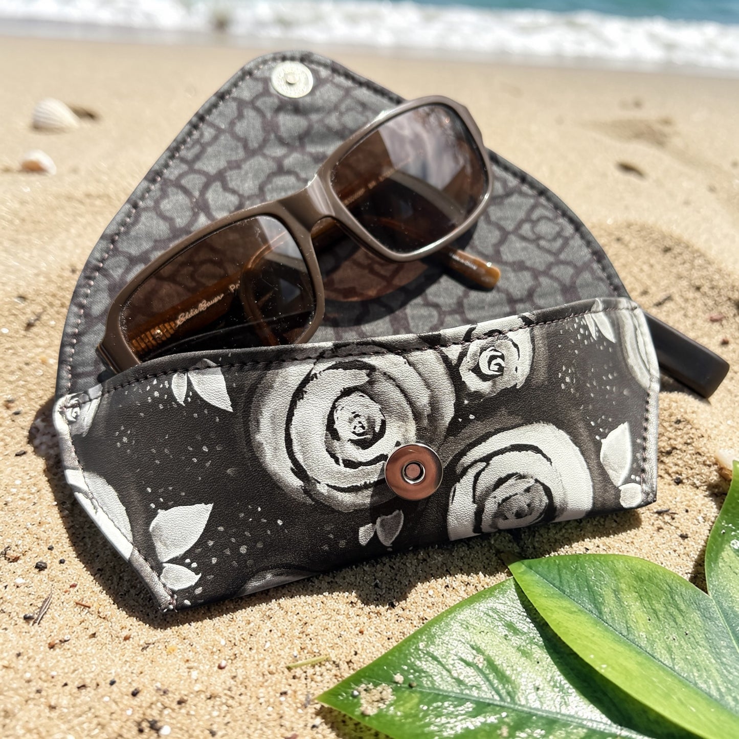 Sunglass - Eyeglass Case Black & White Floral